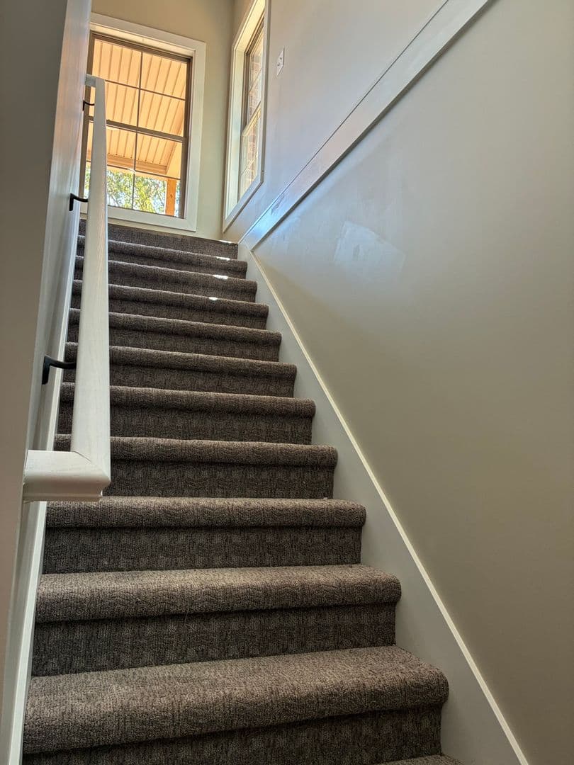 Vine Grove House: 102 Twin Lakes Drive
