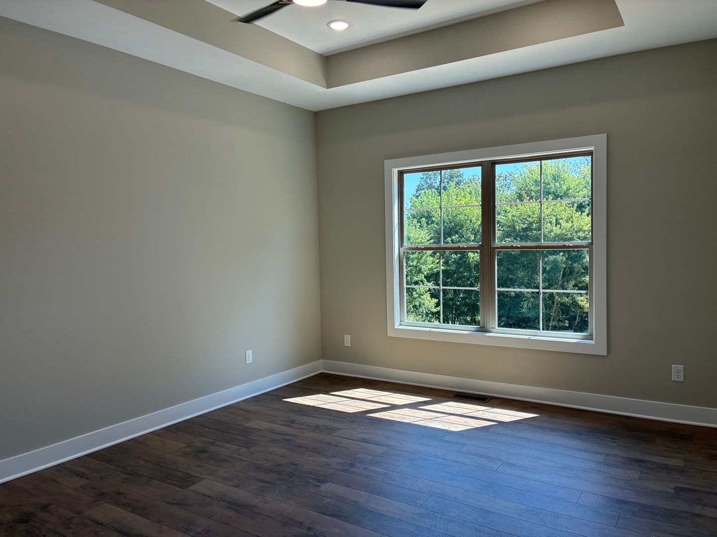 Vine Grove House: 102 Twin Lakes Drive