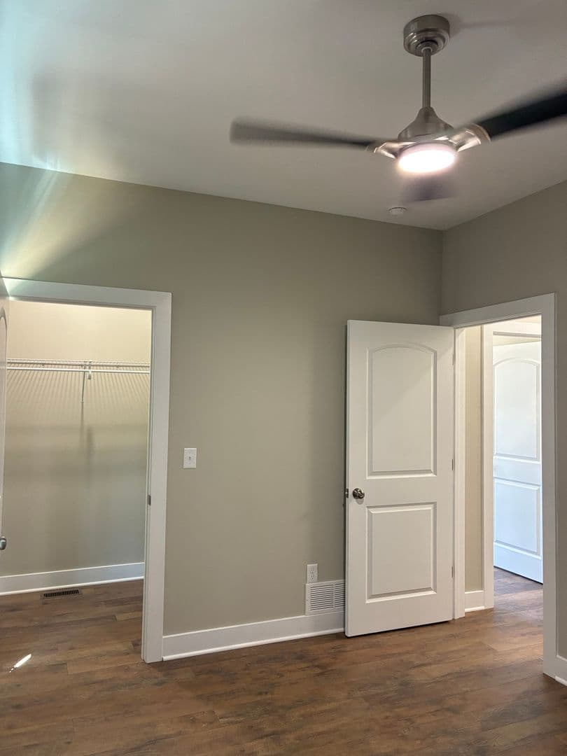 Vine Grove House: 102 Twin Lakes Drive