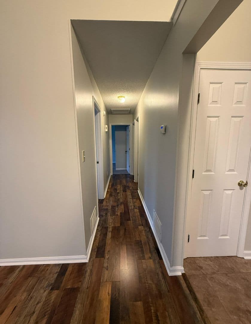 Elizabethtown House: 1331 AmandaJo Drive