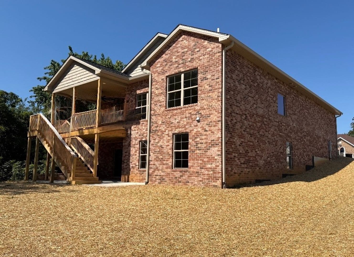 Vine Grove House: 102 Twin Lakes Drive