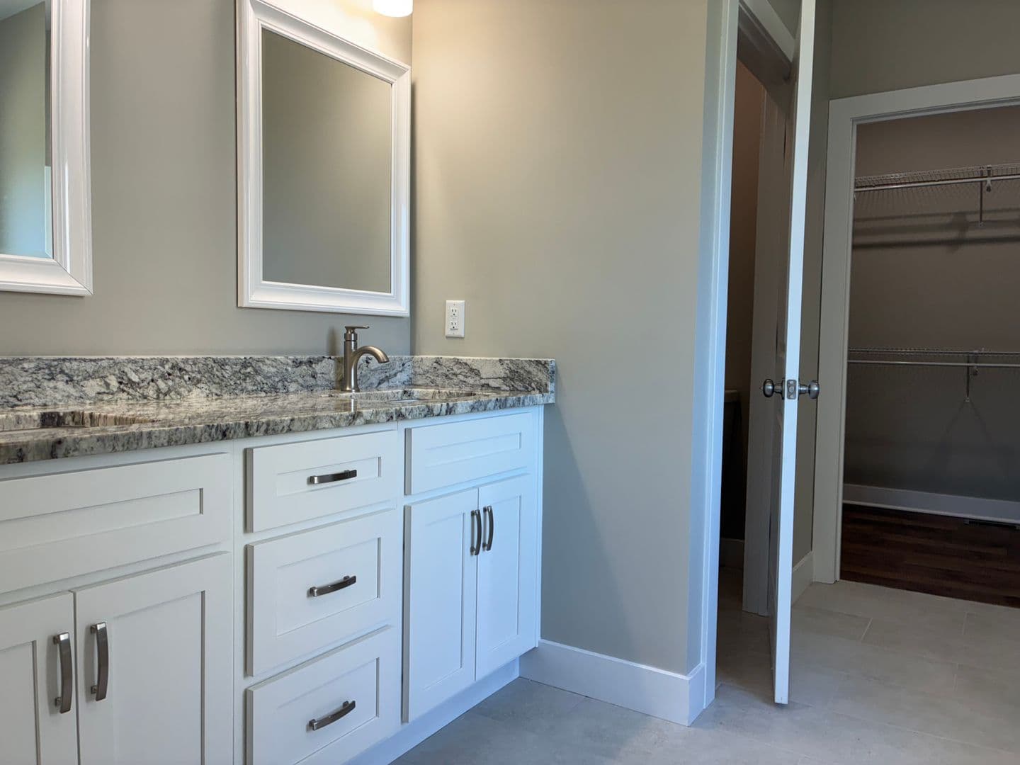 Vine Grove House: 102 Twin Lakes Drive