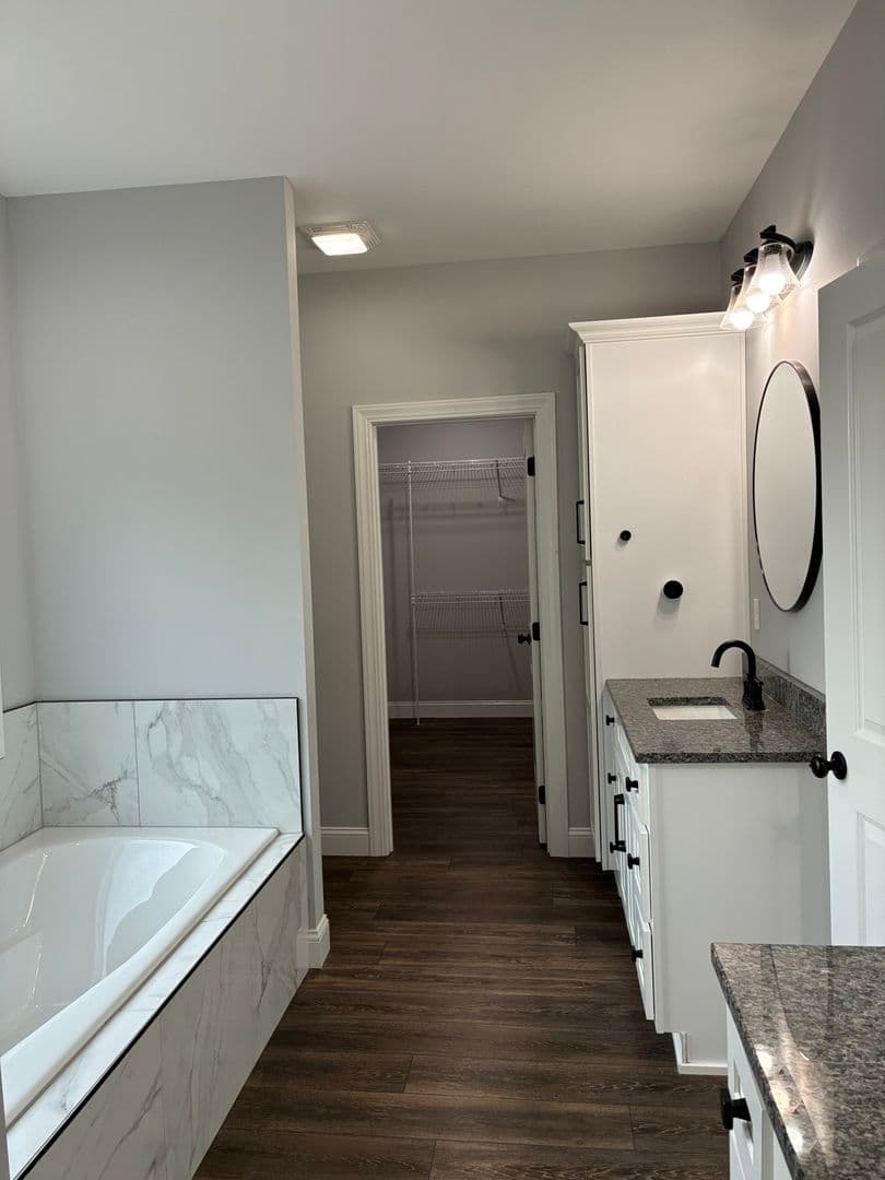 Vine Grove House: 100 Lowball Lane