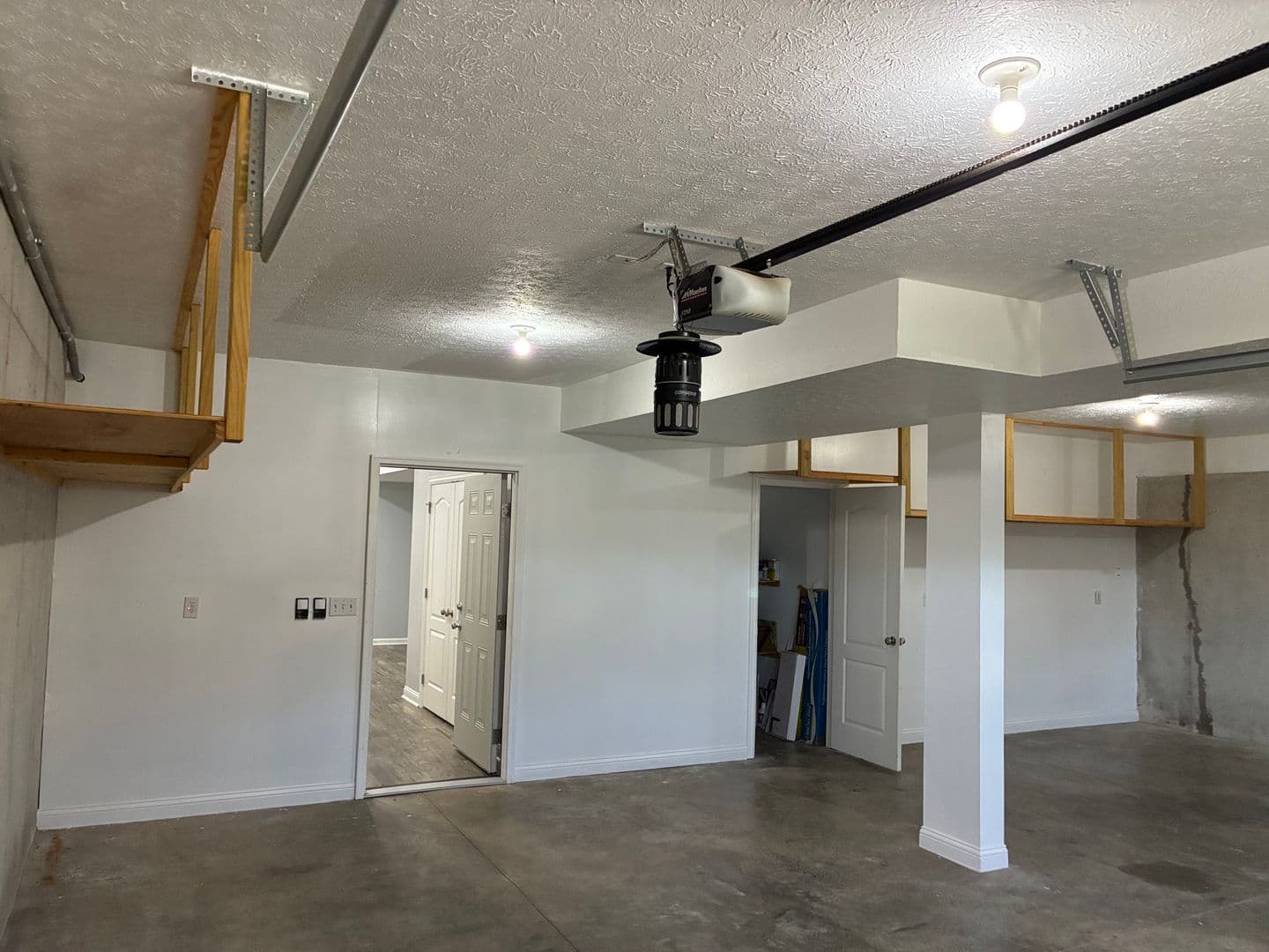 Vine Grove House: 117 Victory Lake Drive