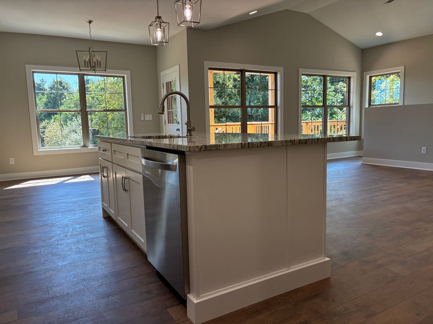 Vine Grove House: 102 Twin Lakes Drive