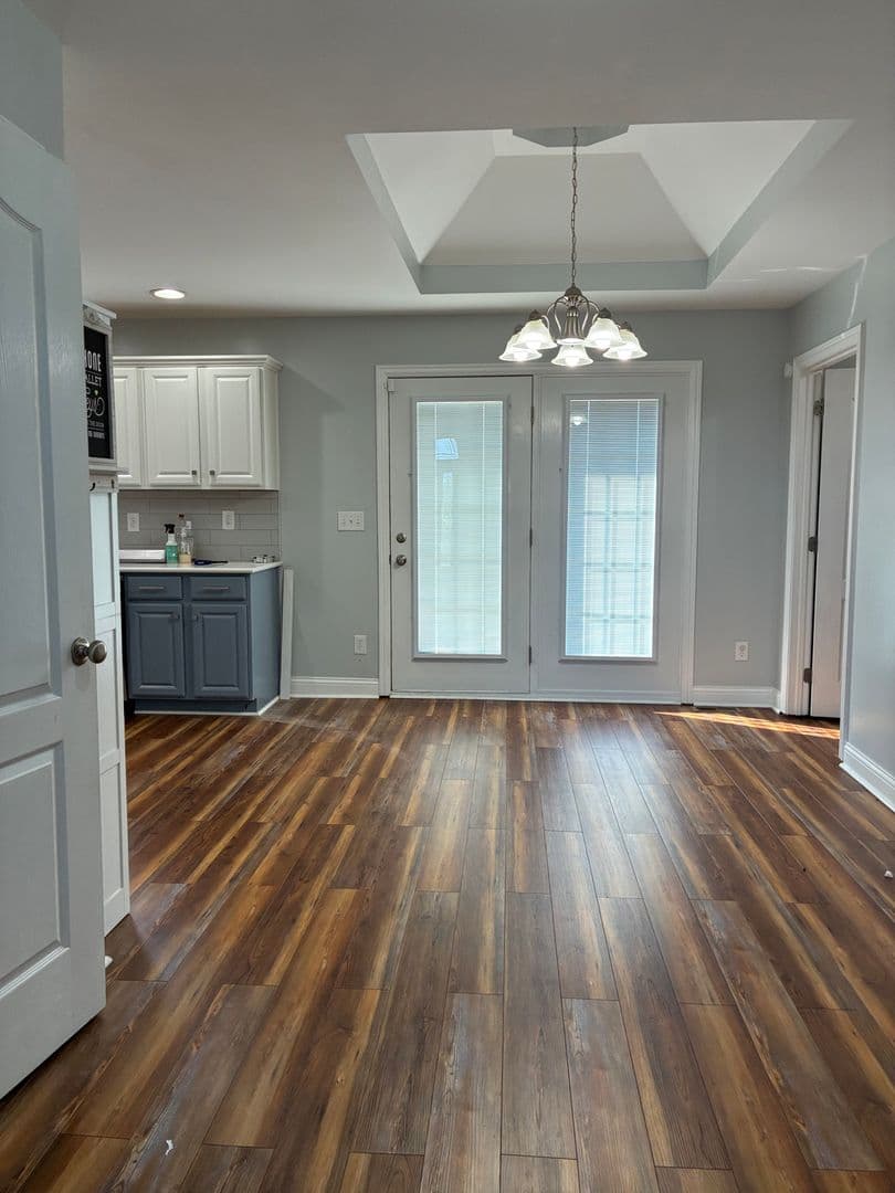 Vine Grove House: 117 Victory Lake Drive