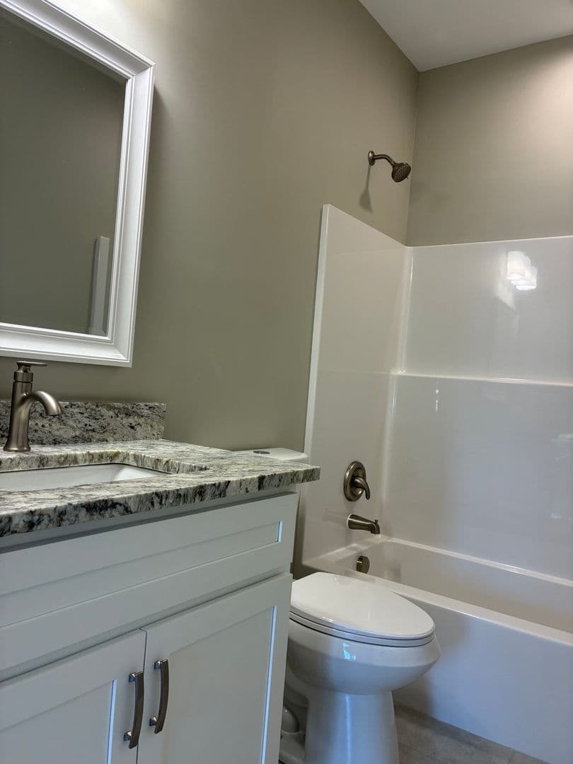 Vine Grove House: 102 Twin Lakes Drive