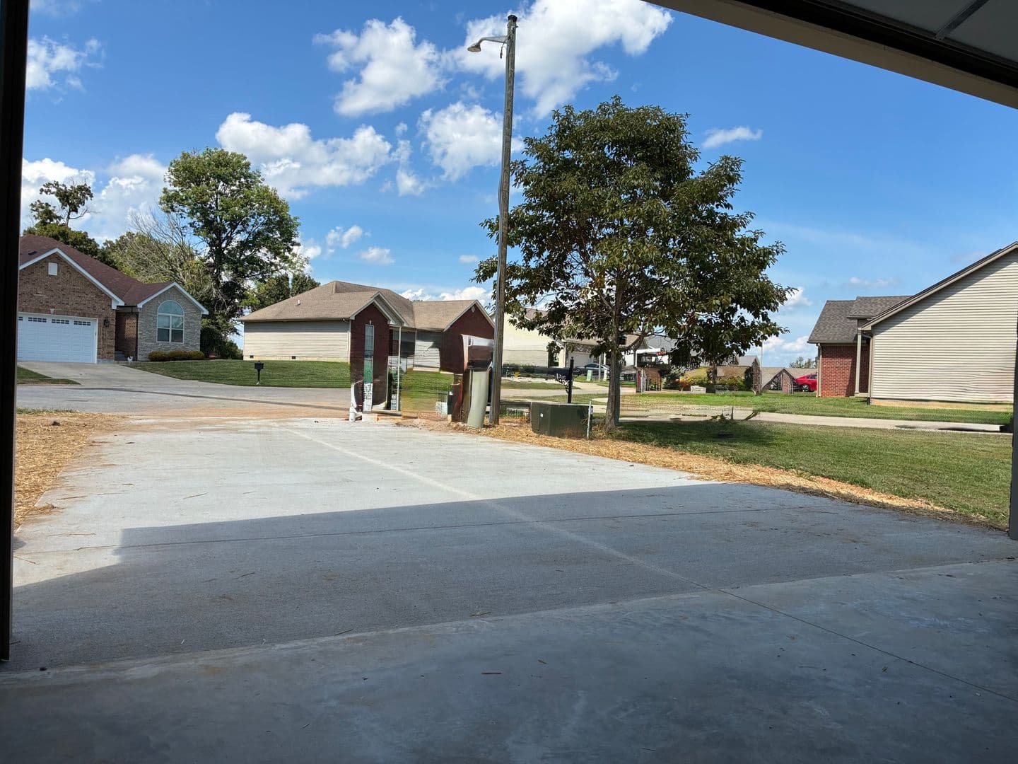 Vine Grove House: 102 Twin Lakes Drive