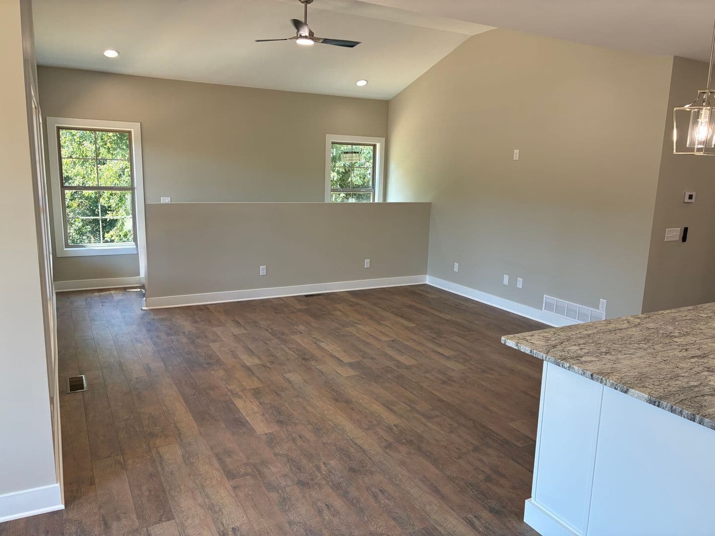 Vine Grove House: 102 Twin Lakes Drive