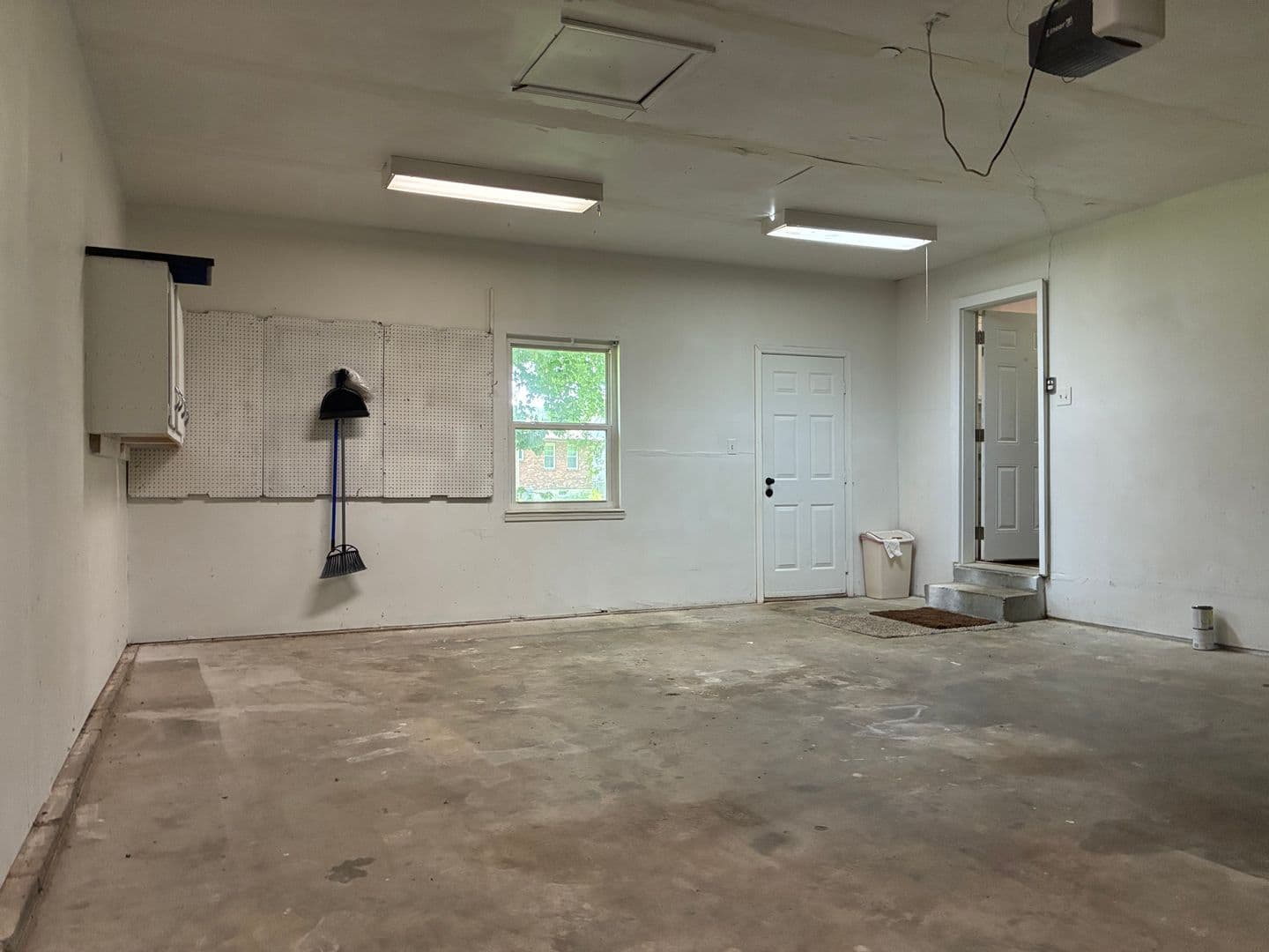 Radcliff House: 964 Timberwood Drive