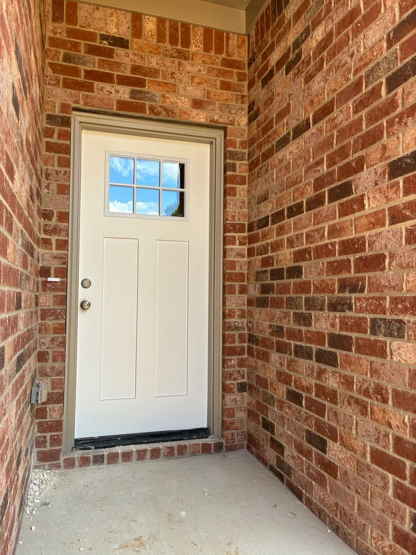 Vine Grove House: 102 Twin Lakes Drive