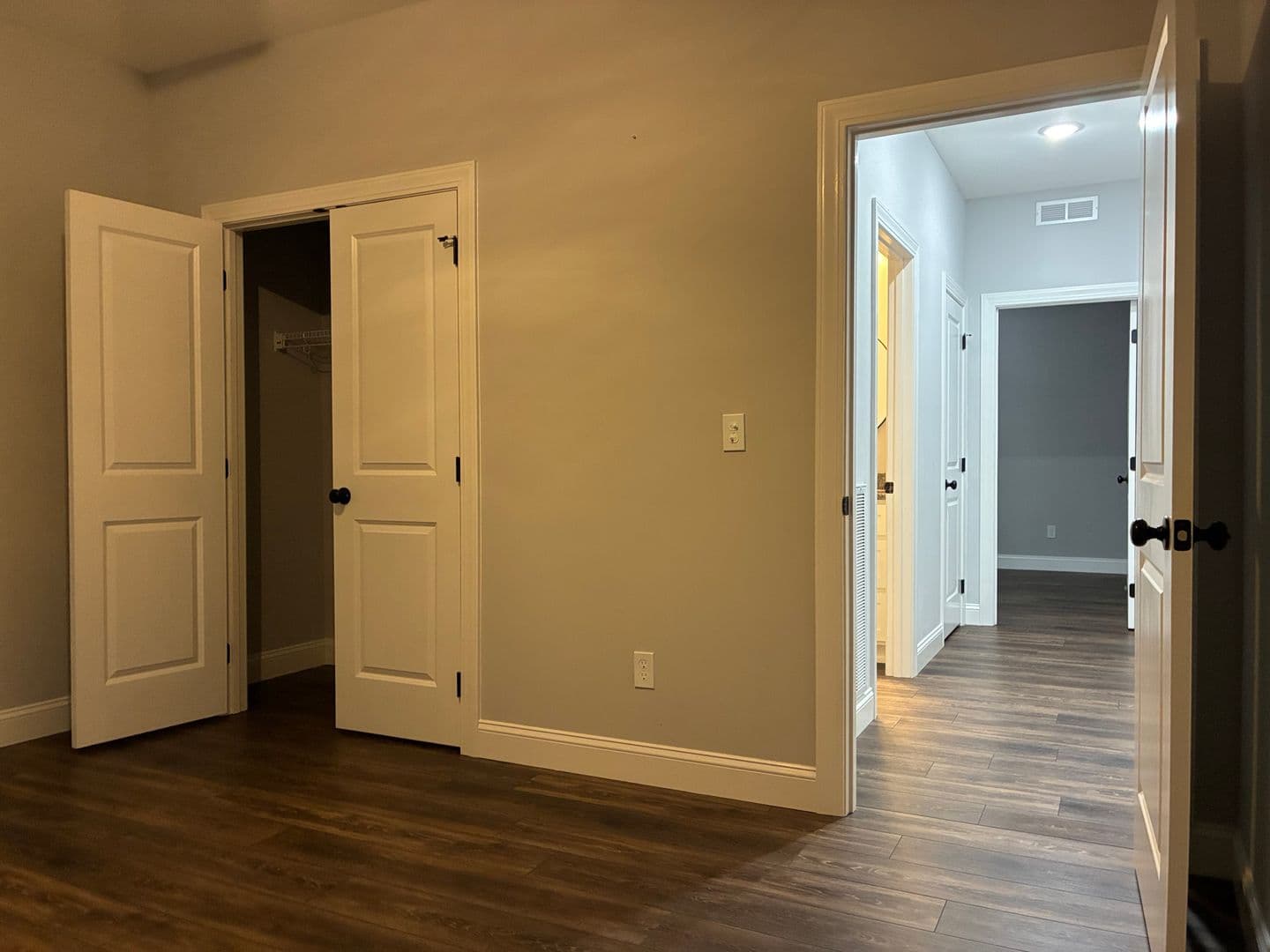 Vine Grove House: 100 Lowball Lane