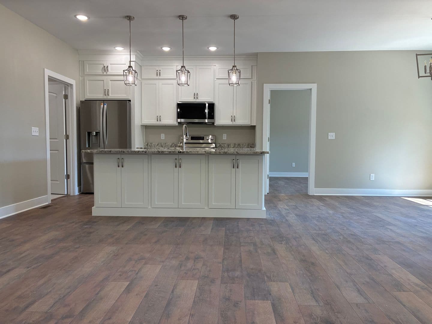 Vine Grove House: 102 Twin Lakes Drive