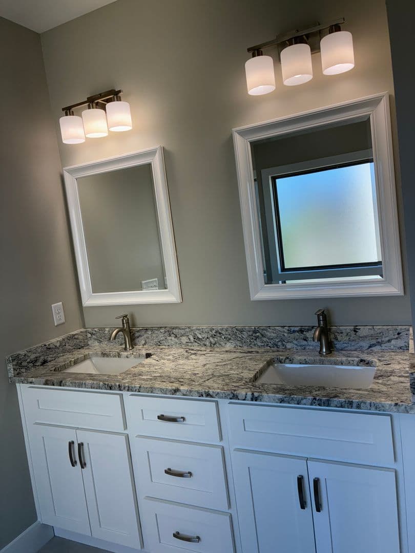Vine Grove House: 102 Twin Lakes Drive