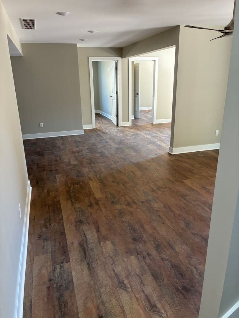 Vine Grove House: 102 Twin Lakes Drive