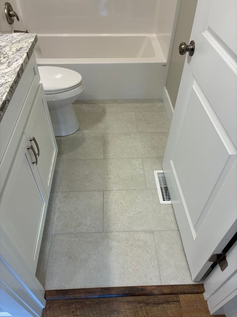 Vine Grove House: 102 Twin Lakes Drive