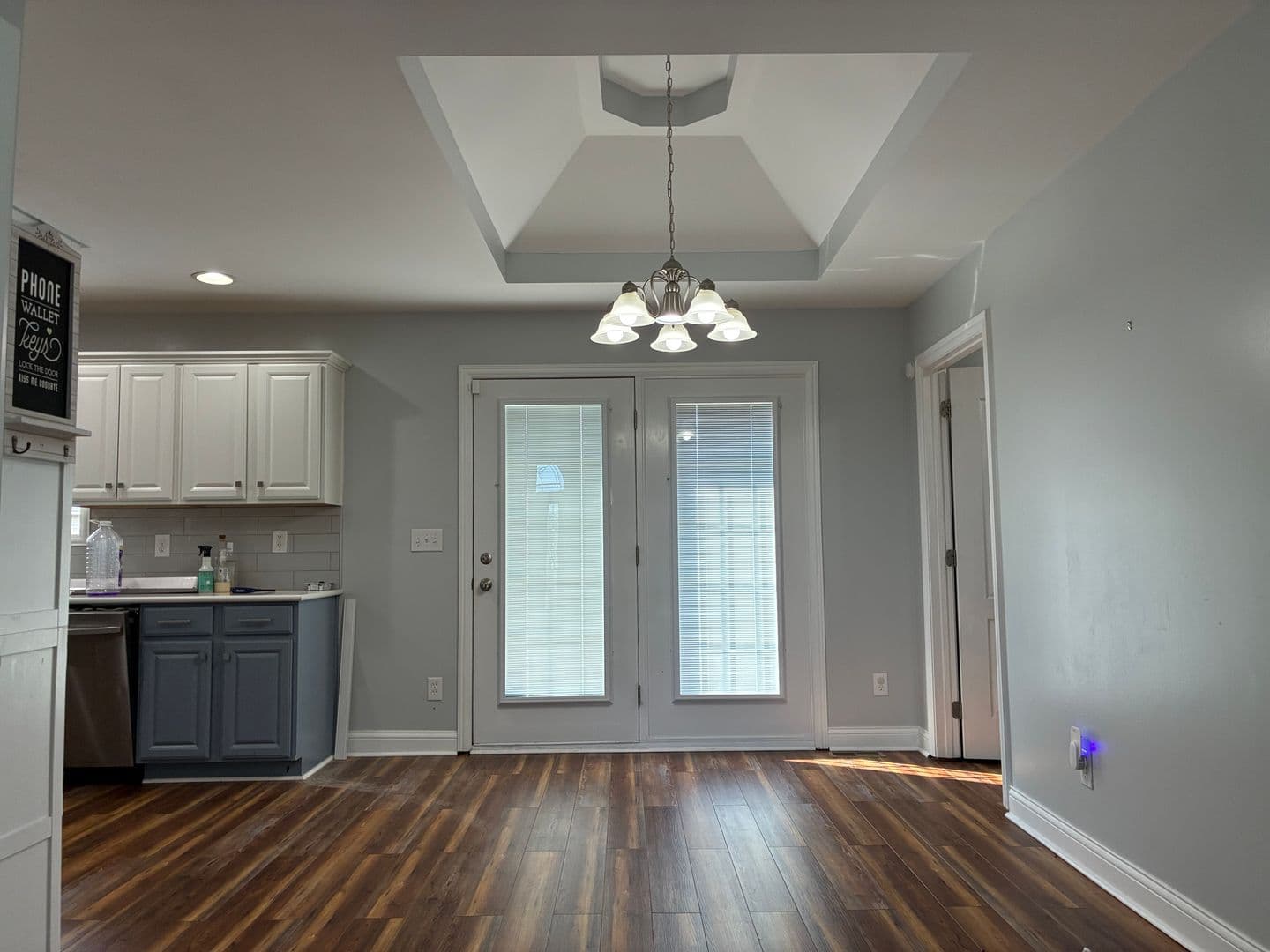 Vine Grove House: 117 Victory Lake Drive