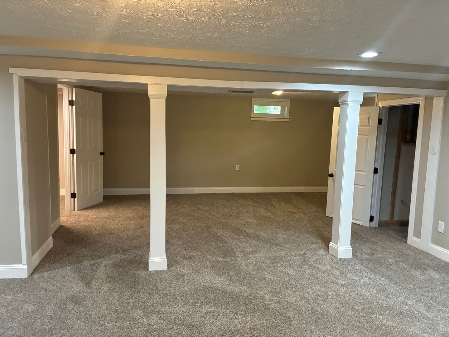 Radcliff House: 964 Timberwood Drive