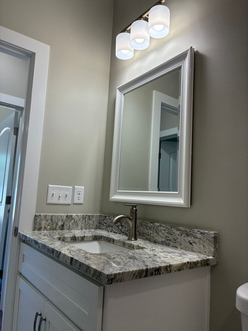 Vine Grove House: 102 Twin Lakes Drive