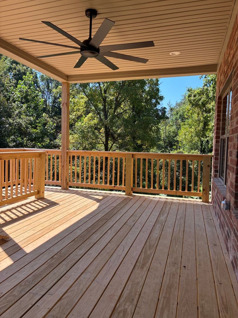Vine Grove House: 102 Twin Lakes Drive