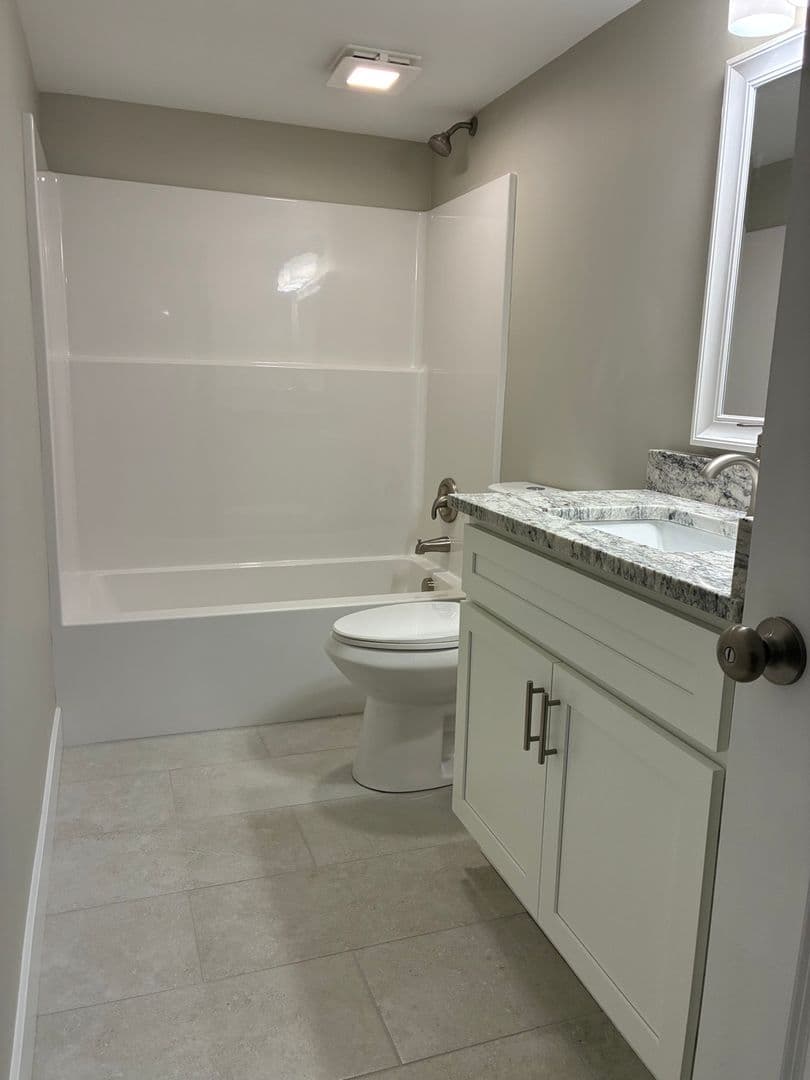 Vine Grove House: 102 Twin Lakes Drive