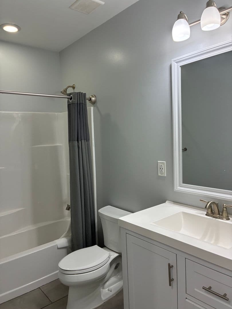 Vine Grove House: 117 Victory Lake Drive