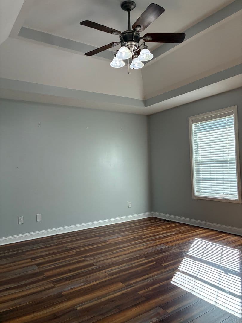 Vine Grove House: 117 Victory Lake Drive