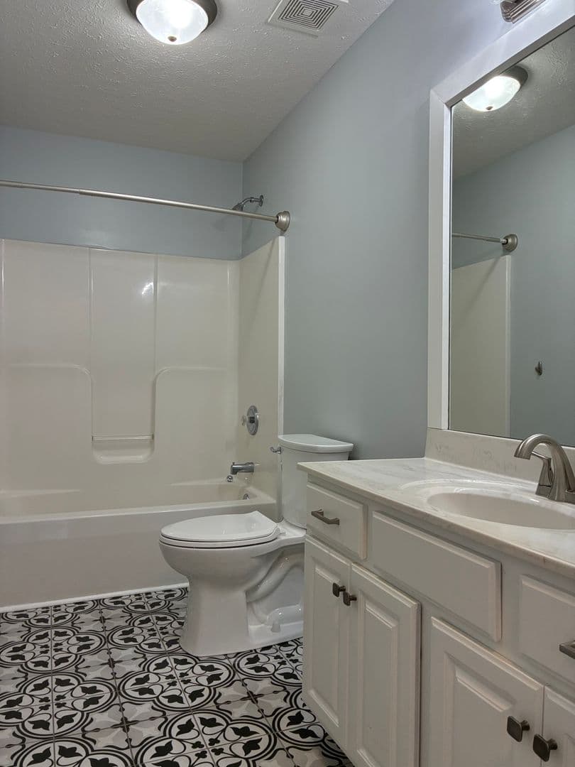 Vine Grove House: 117 Victory Lake Drive