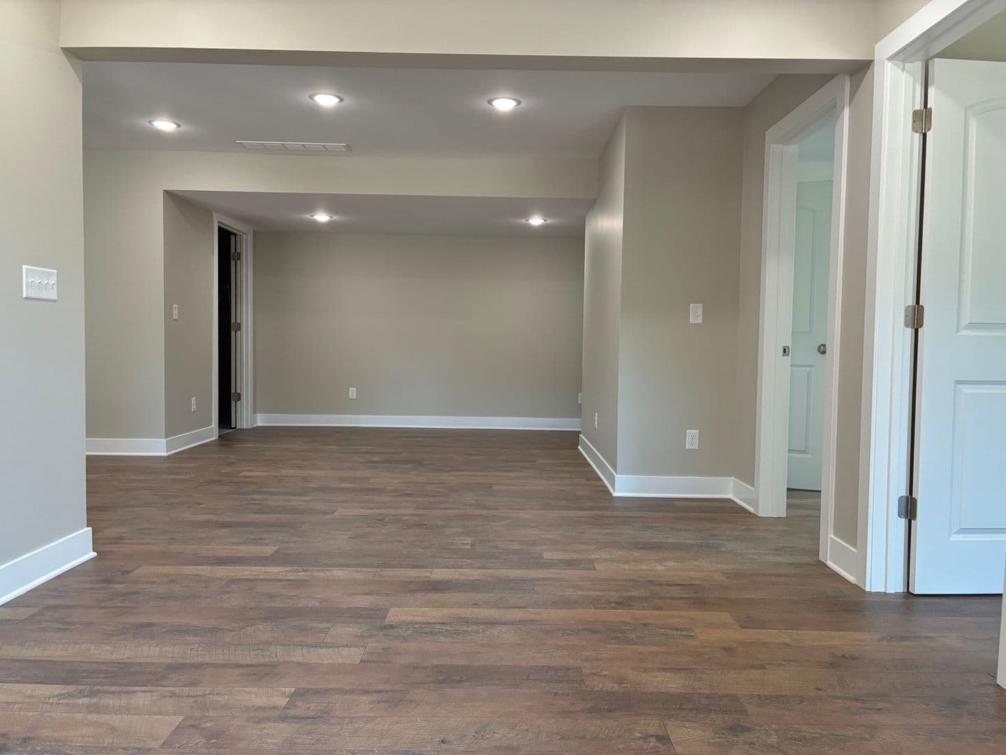 Vine Grove House: 102 Twin Lakes Drive