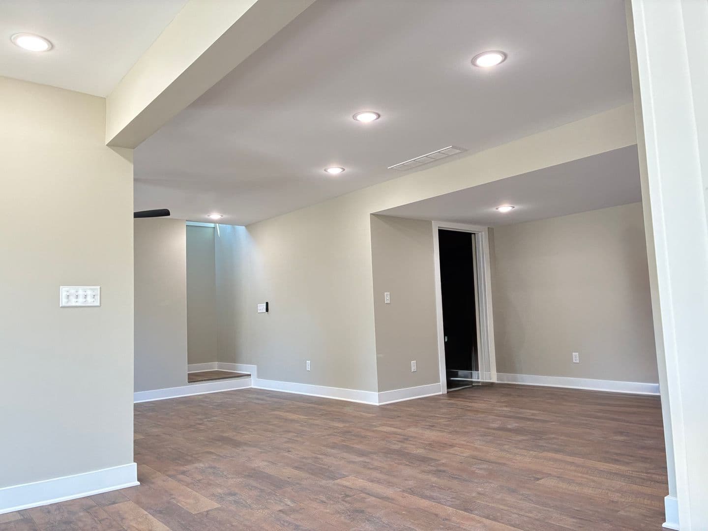 Vine Grove House: 102 Twin Lakes Drive