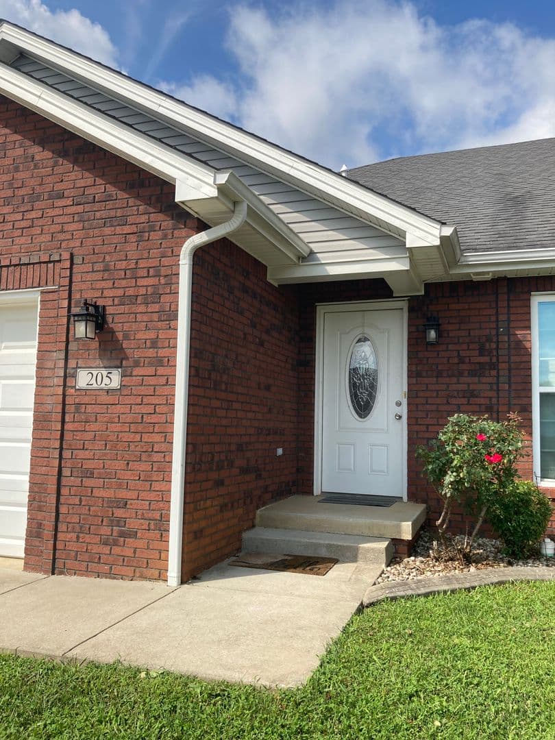 Vine Grove House: 205 Royal Birkdale Court