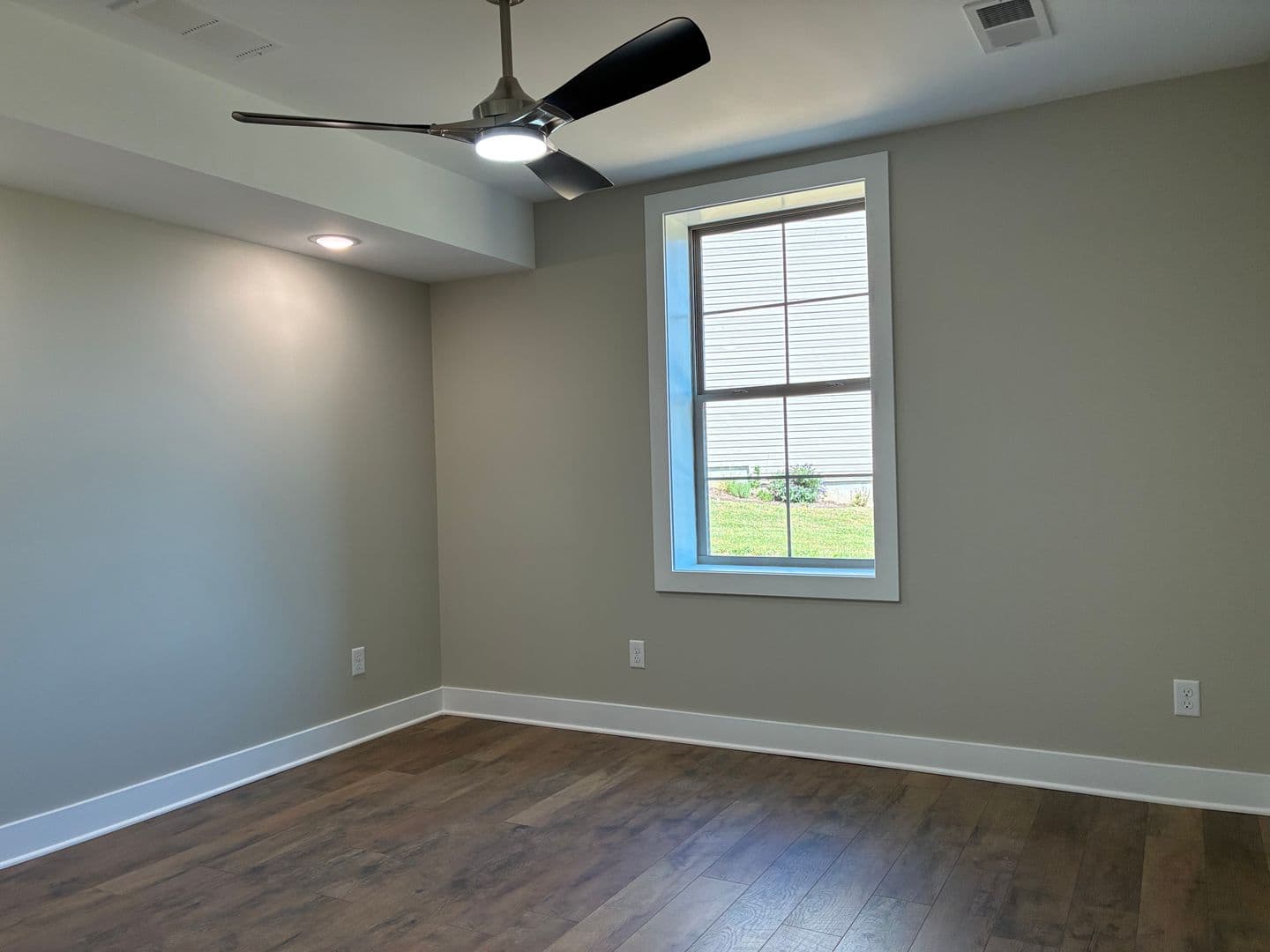 Vine Grove House: 102 Twin Lakes Drive