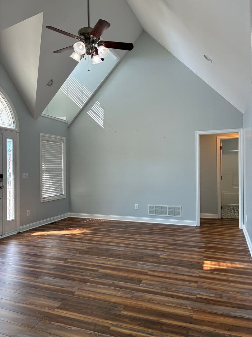 Vine Grove House: 117 Victory Lake Drive