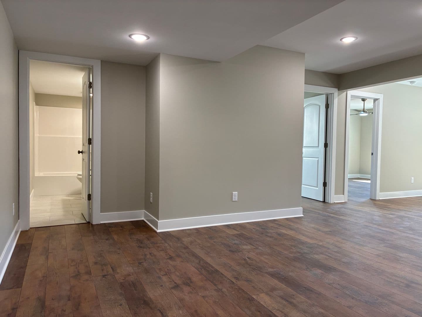 Vine Grove House: 102 Twin Lakes Drive
