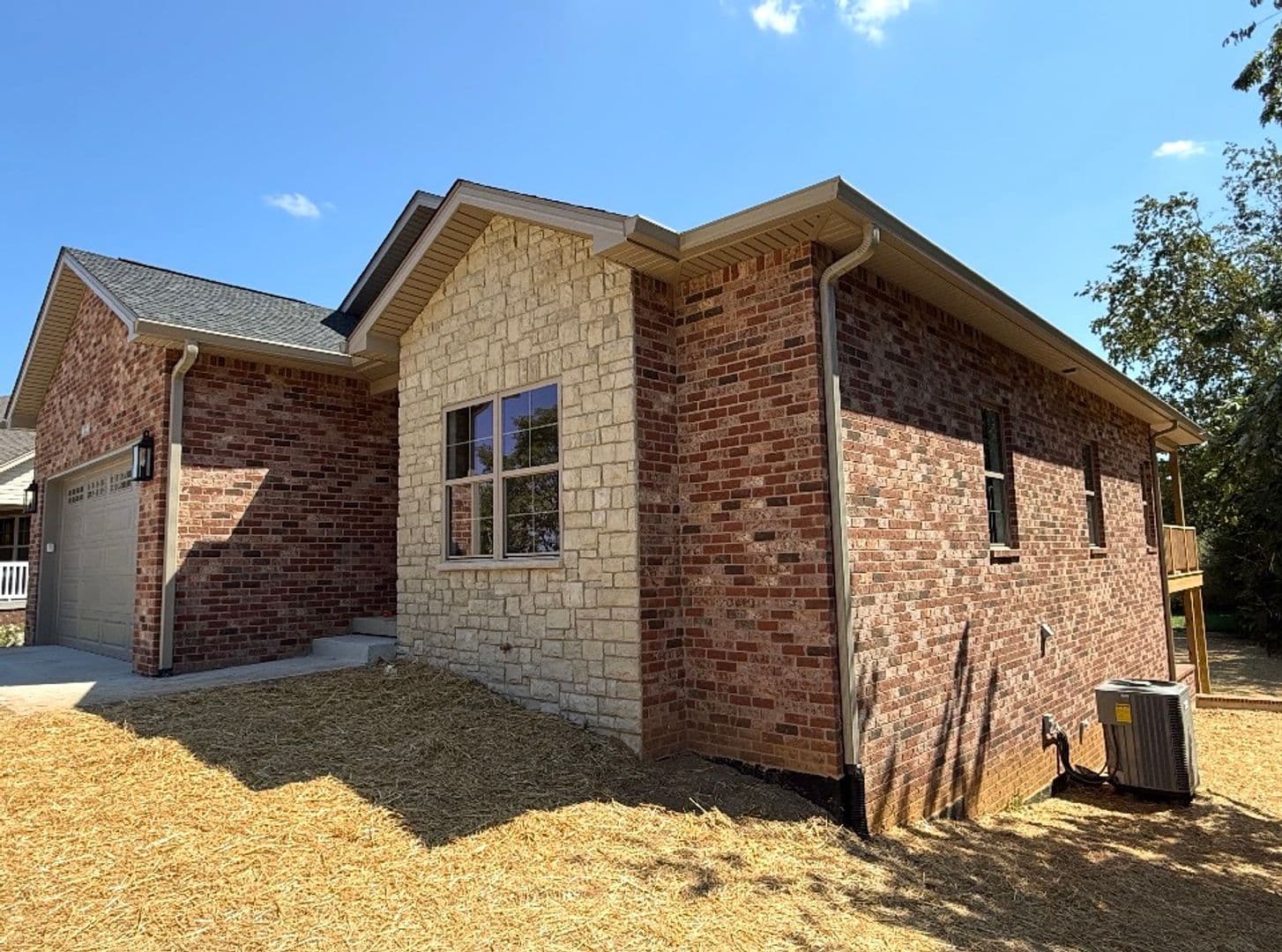 Vine Grove House: 102 Twin Lakes Drive