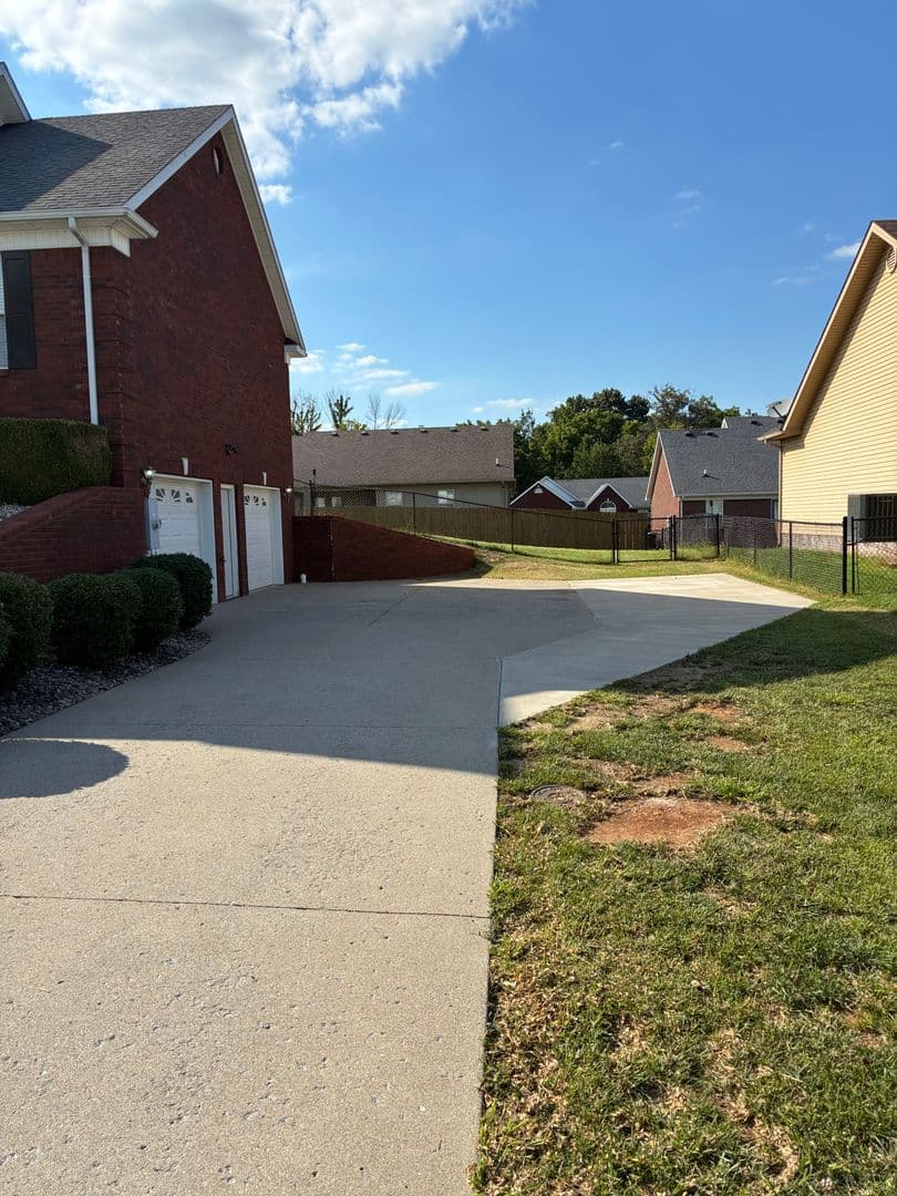 Vine Grove House: 117 Victory Lake Drive