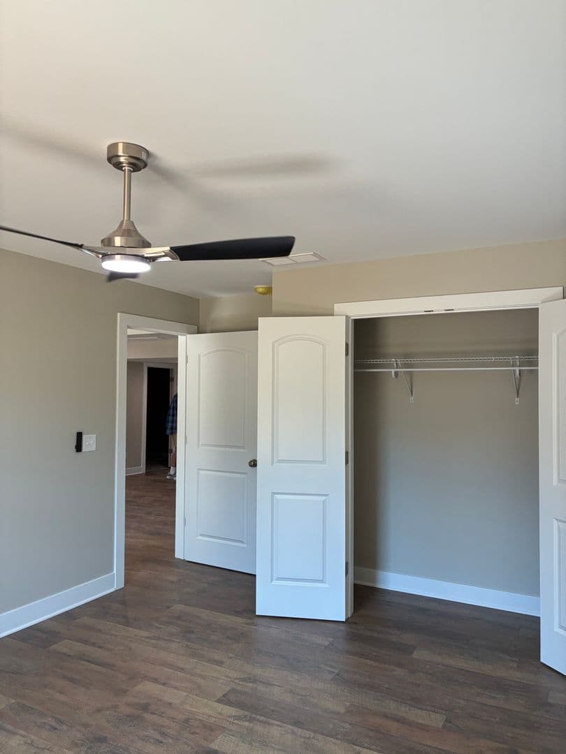 Vine Grove House: 102 Twin Lakes Drive