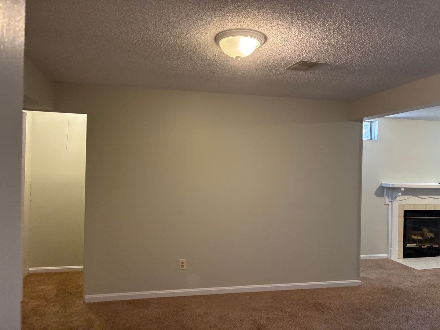 Elizabethtown House: 1331 AmandaJo Drive