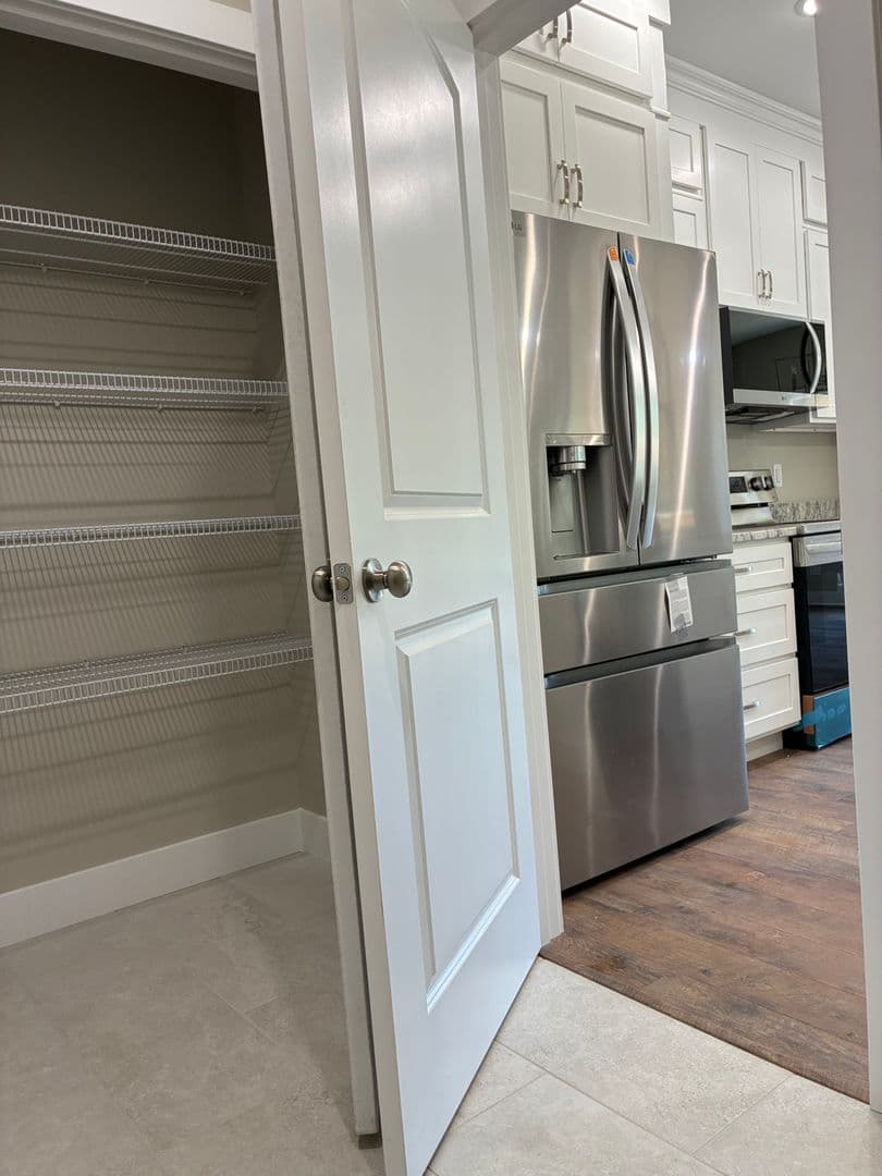 Vine Grove House: 102 Twin Lakes Drive