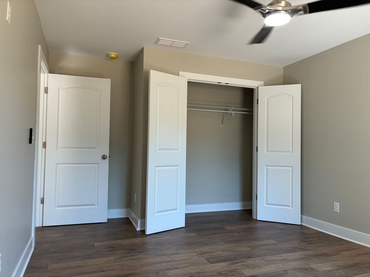 Vine Grove House: 102 Twin Lakes Drive