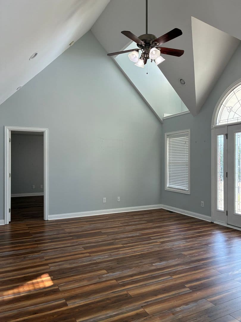 Vine Grove House: 117 Victory Lake Drive