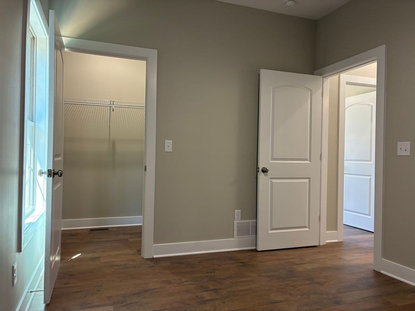 Vine Grove House: 102 Twin Lakes Drive
