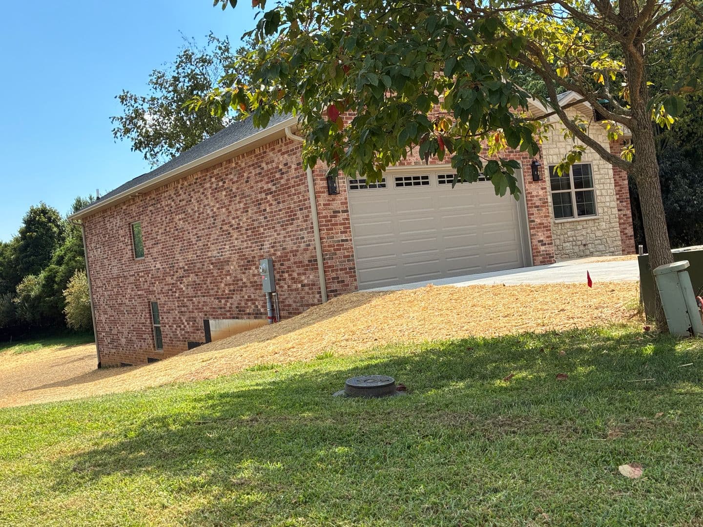 Vine Grove House: 102 Twin Lakes Drive