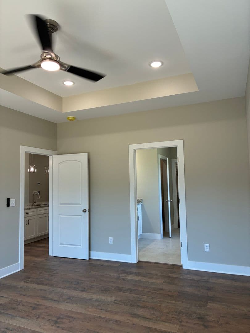 Vine Grove House: 102 Twin Lakes Drive