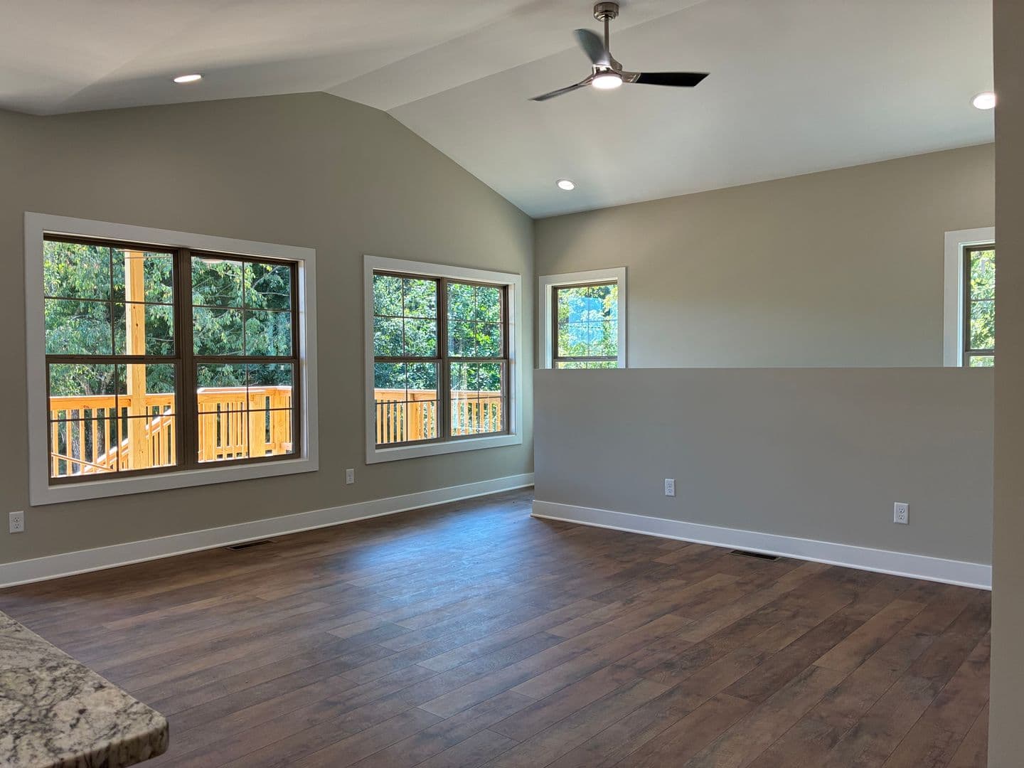 Vine Grove House: 102 Twin Lakes Drive