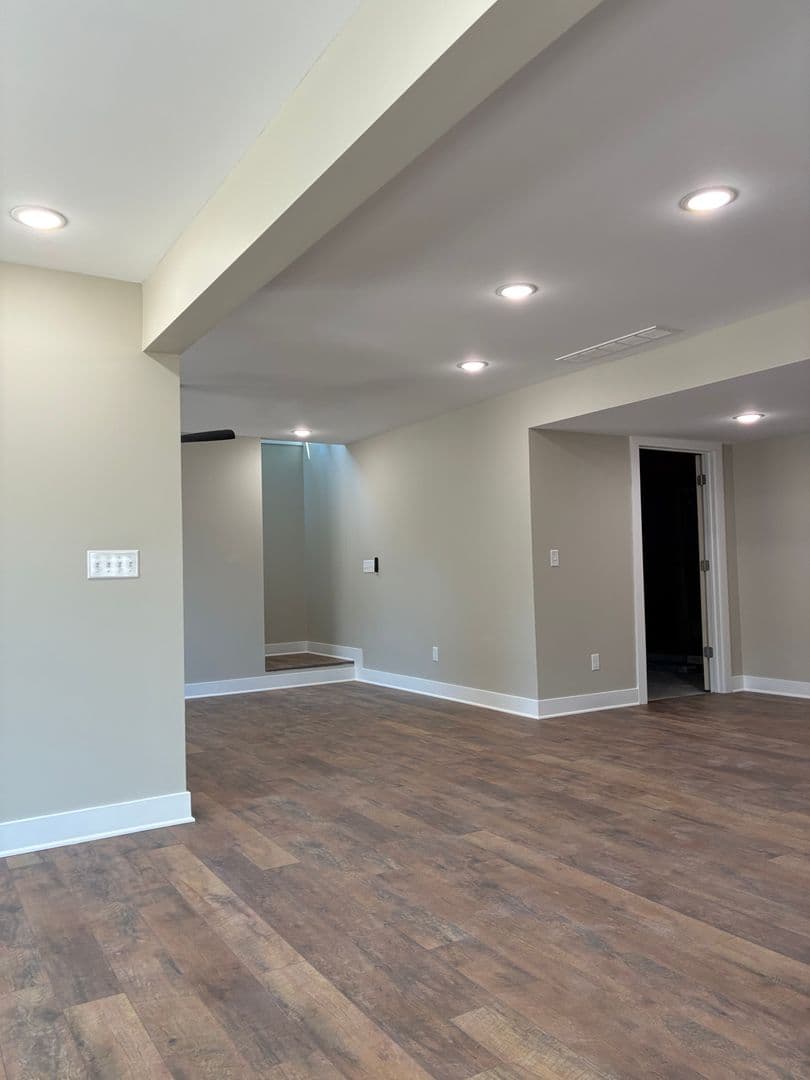 Vine Grove House: 102 Twin Lakes Drive