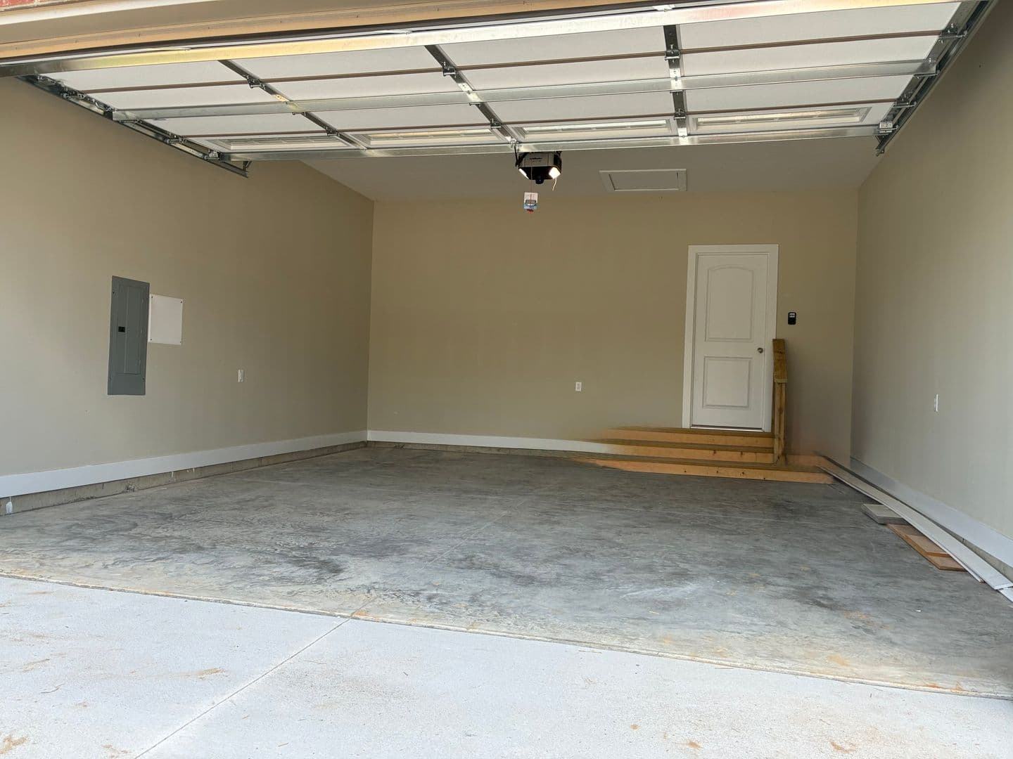 Vine Grove House: 102 Twin Lakes Drive
