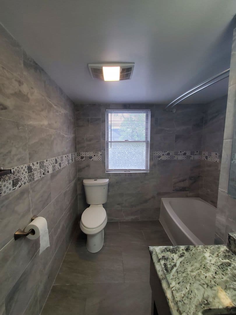 Hamilton Apartment: 618 Hayes Avenue