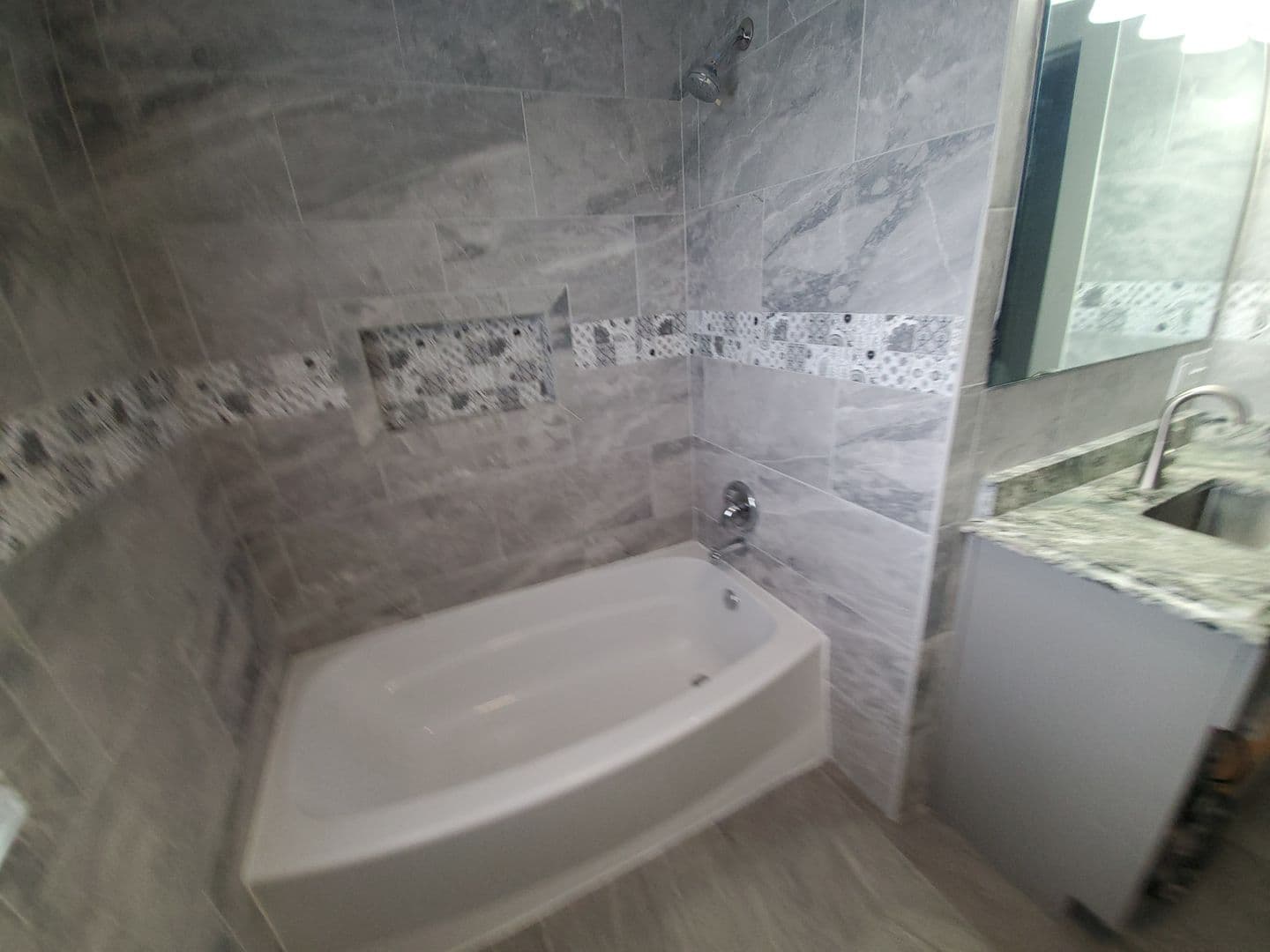 Hamilton Apartment: 618 Hayes Avenue