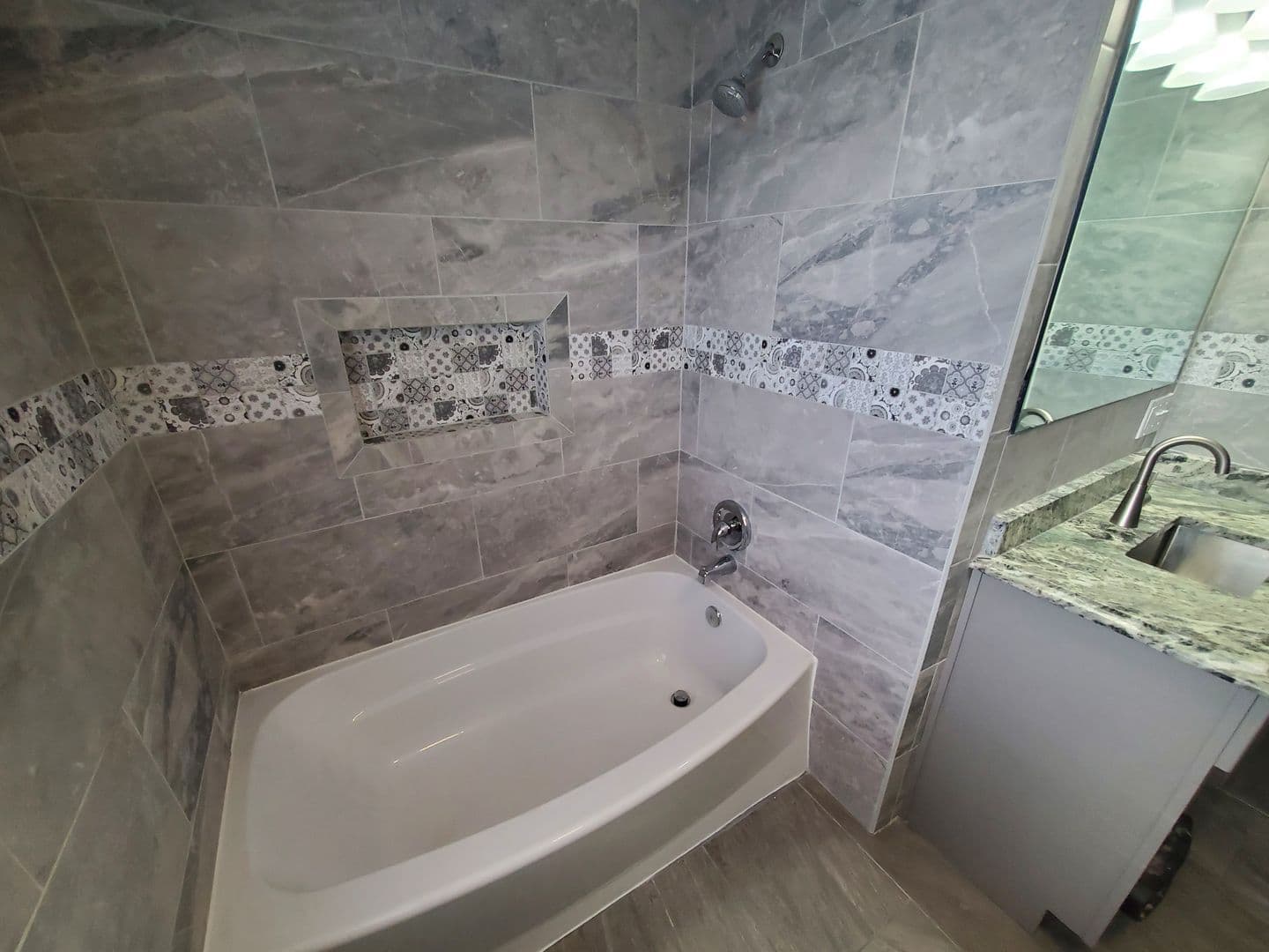 Hamilton Apartment: 618 Hayes Avenue